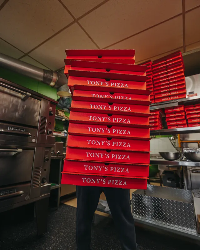 Tony's Pizza Interior